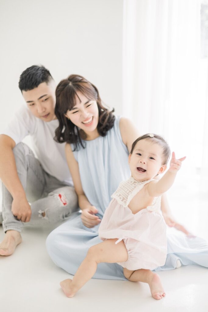 親子寫真捕捉寶寶純真的瞬間表情、自然的家庭互動