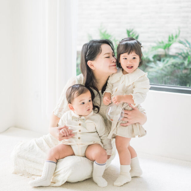 一歲與三歲的寶寶和媽咪的親密互動寫真