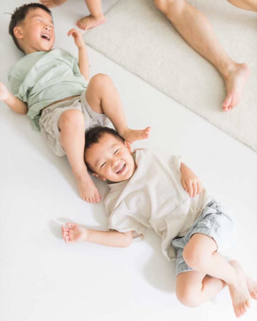 雙胞胎男寶們的遊戲時光