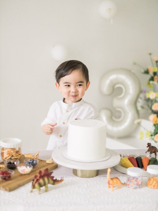 三歲孩子的親子寫真與生日玩彩繪蛋糕寫真