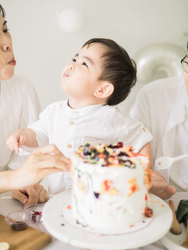 三歲孩子的親子寫真與生日玩彩繪蛋糕寫真