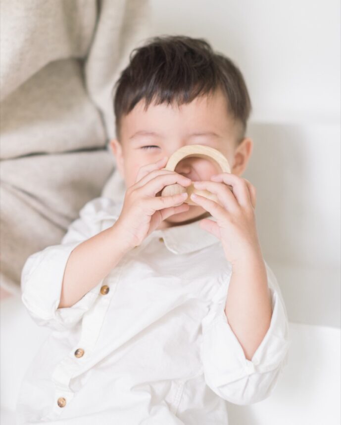 孕期親子寫真，孕媽咪跟大寶的溫馨互動，自然的親子攝影