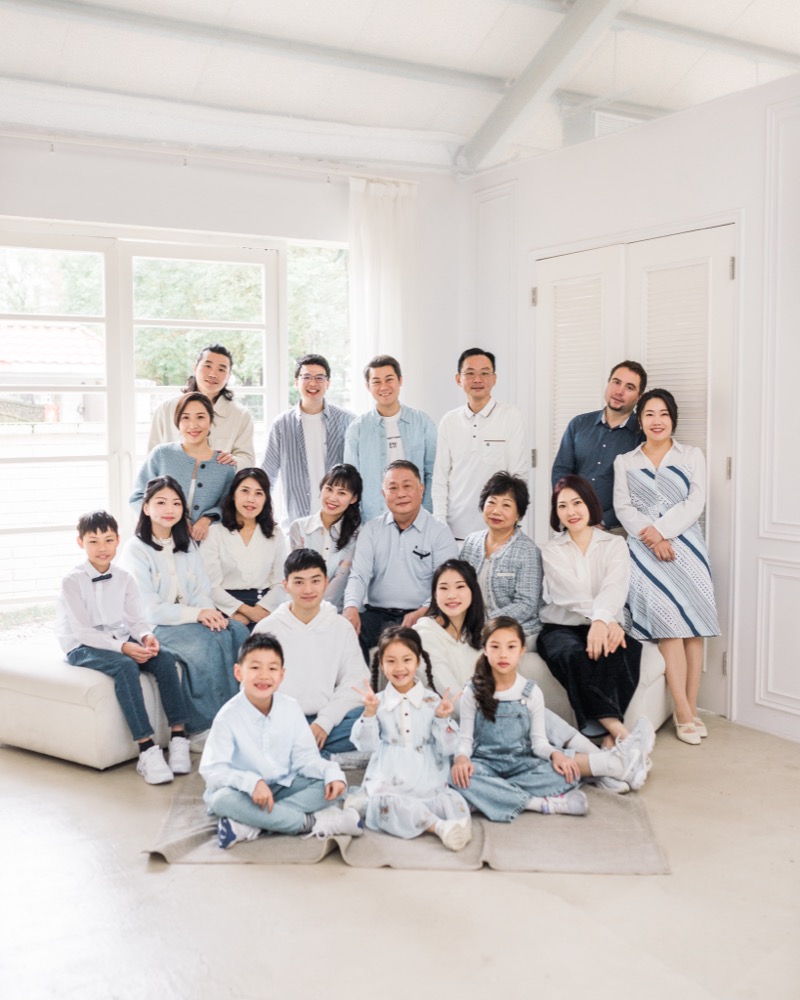 冬季家庭穿搭配色。三代家庭拍攝配色。三代家族寫真