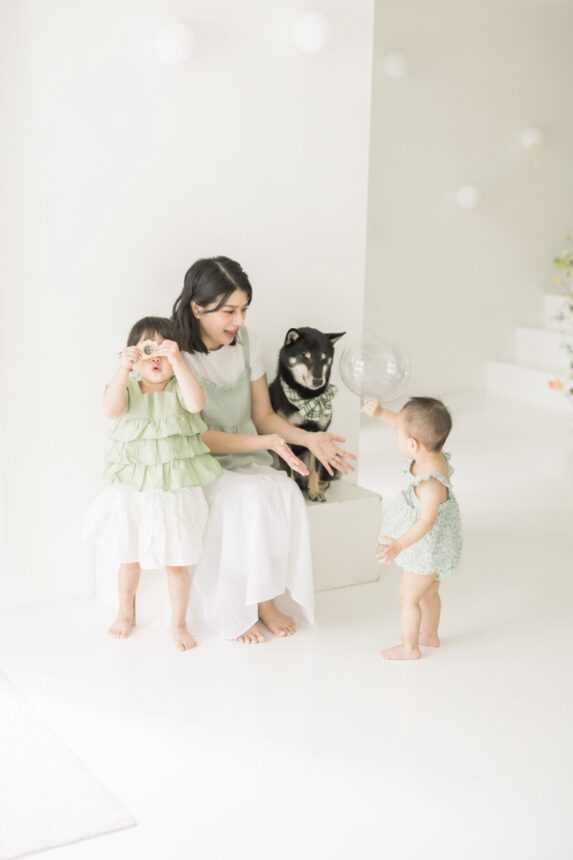 週歲寶寶的蛋糕計畫與親子寫真，週歲寶寶與手足互動、毛孩親子寫真、自然的親子攝影紀念