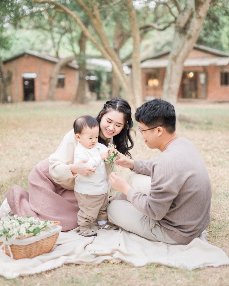 深冬的戶外家庭照，服裝配色指南，小家庭寫真，一歲寶寶親子寫真，台中親子寫真