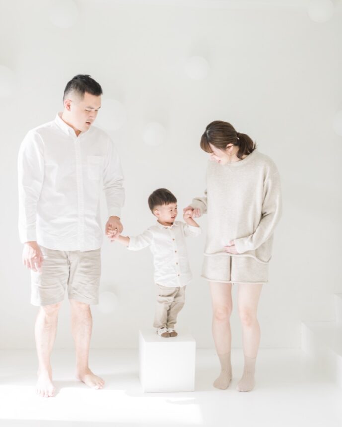 孕期親子寫真，孕媽咪跟大寶的溫馨互動，自然的親子攝影