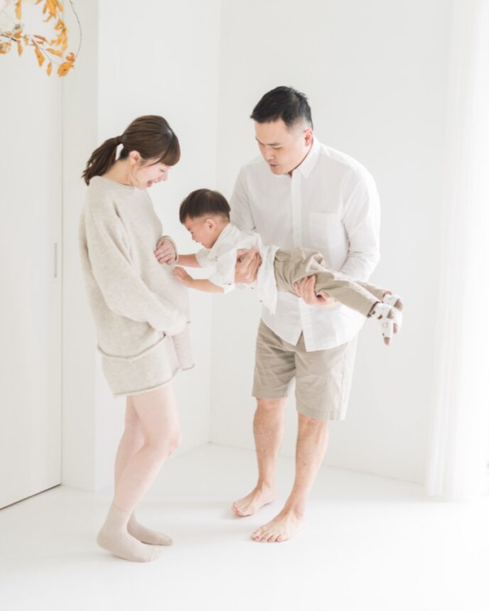 孕期親子寫真，孕媽咪跟大寶的溫馨互動，自然的親子攝影