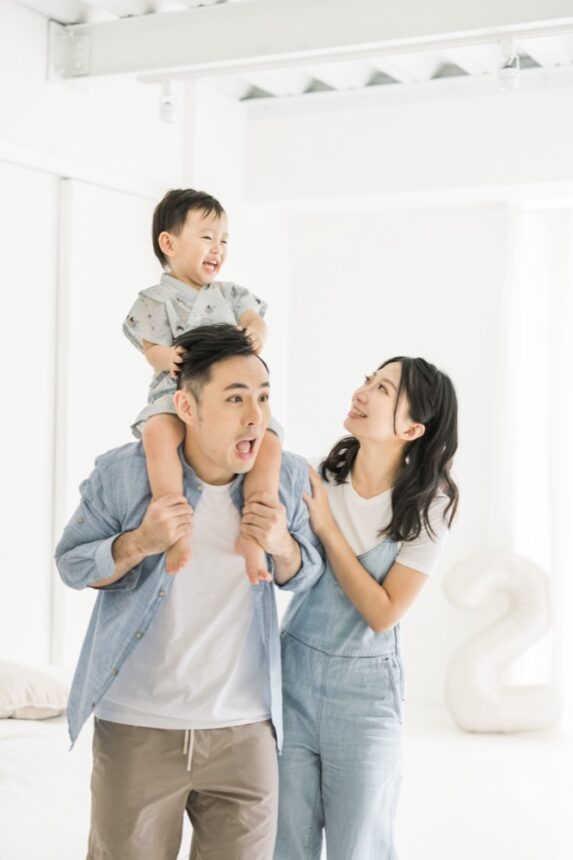 自然有溫度與笑容的兩歲家庭寫真