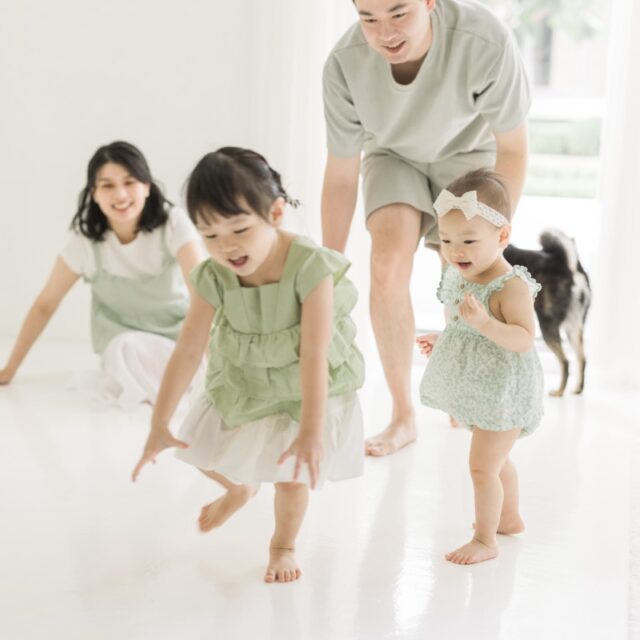 週歲寶寶的蛋糕計畫與親子寫真，週歲寶寶與手足互動、毛孩親子寫真、自然的親子攝影紀念