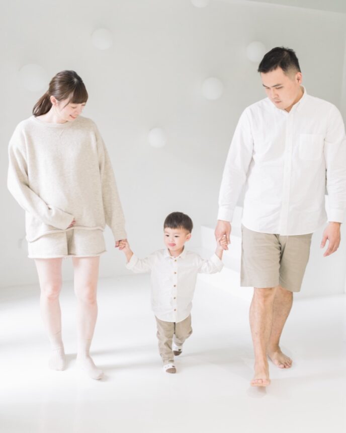 孕期親子寫真，孕媽咪跟大寶的溫馨互動，自然的親子攝影