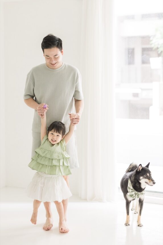 週歲寶寶的蛋糕計畫與親子寫真，週歲寶寶與手足互動、毛孩親子寫真、自然的親子攝影紀念