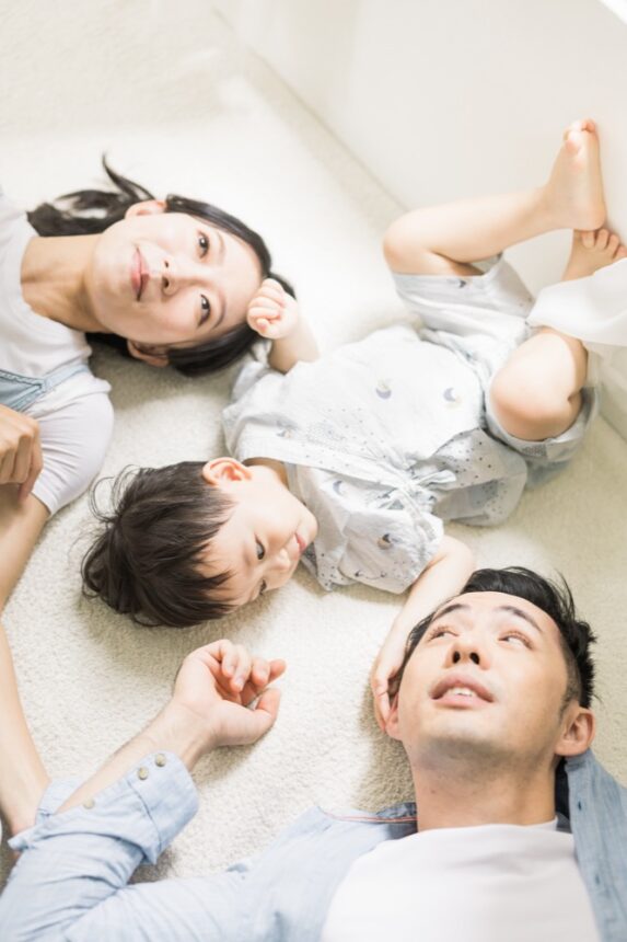 自然有溫度與笑容的兩歲家庭寫真