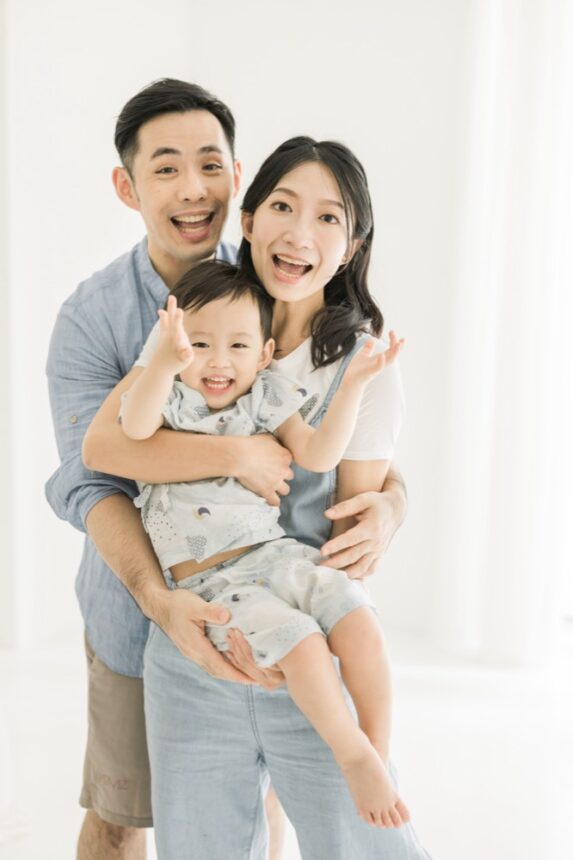自然有溫度與笑容的兩歲家庭寫真
