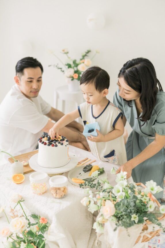 紀錄自然互動的兩歲蛋糕計畫親子寫真