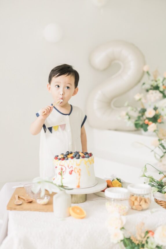 紀錄自然互動的兩歲蛋糕計畫親子寫真