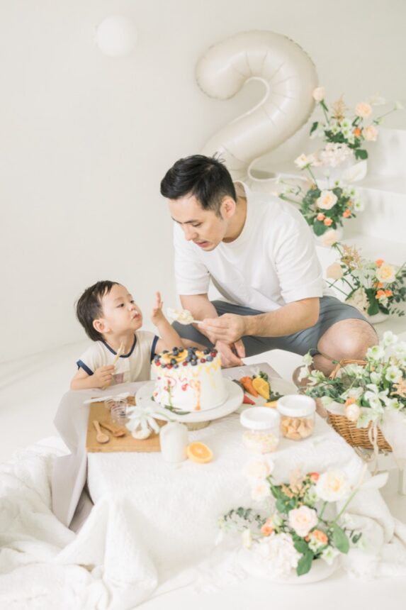 紀錄自然互動的兩歲蛋糕計畫親子寫真