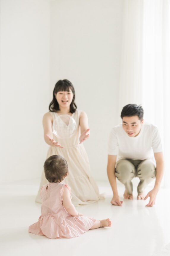 週歲親子寫真，一歲親子互動寫真，自然互動親子攝影，一歲小家庭攝影