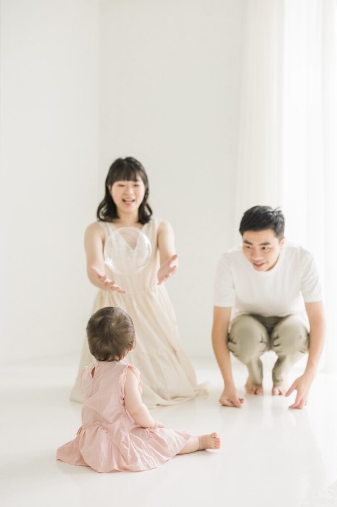 週歲親子寫真，一歲親子互動寫真，自然互動親子攝影，一歲小家庭攝影