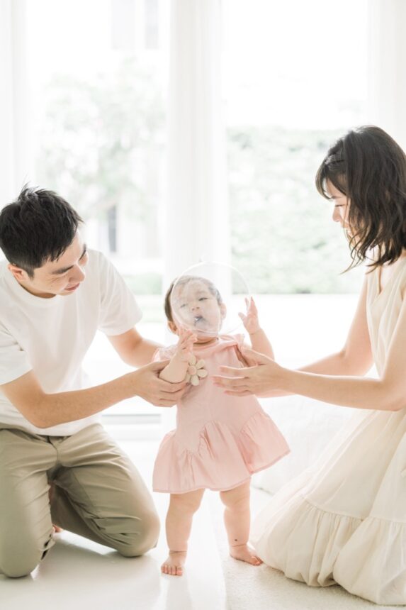 週歲親子寫真，一歲親子互動寫真，自然互動親子攝影，一歲小家庭攝影