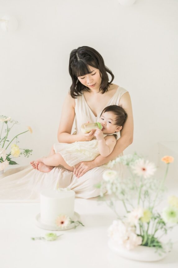 週歲寶寶抓蛋糕寫真，抓蛋糕寫真，cake smash，1 year old baby cake smash photography，1 year old baby family，週歲親子寫真，一歲親子互動寫真，自然互動親子攝影，一歲小家庭攝影
