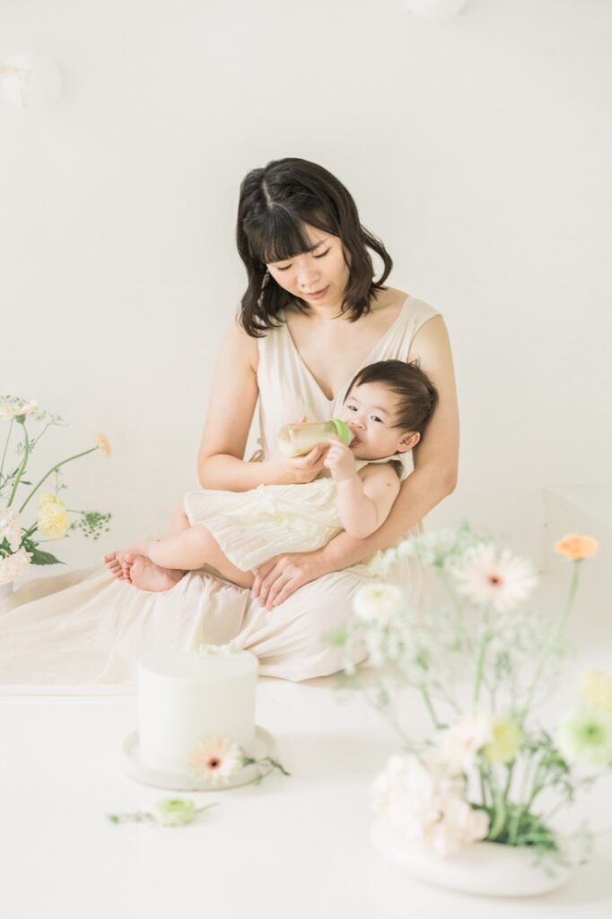 週歲寶寶抓蛋糕寫真，抓蛋糕寫真，cake smash，1 year old baby cake smash photography，1 year old baby family，週歲親子寫真，一歲親子互動寫真，自然互動親子攝影，一歲小家庭攝影