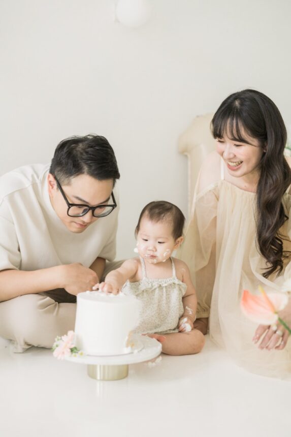 一歲寶寶親子抓蛋糕互動寫真