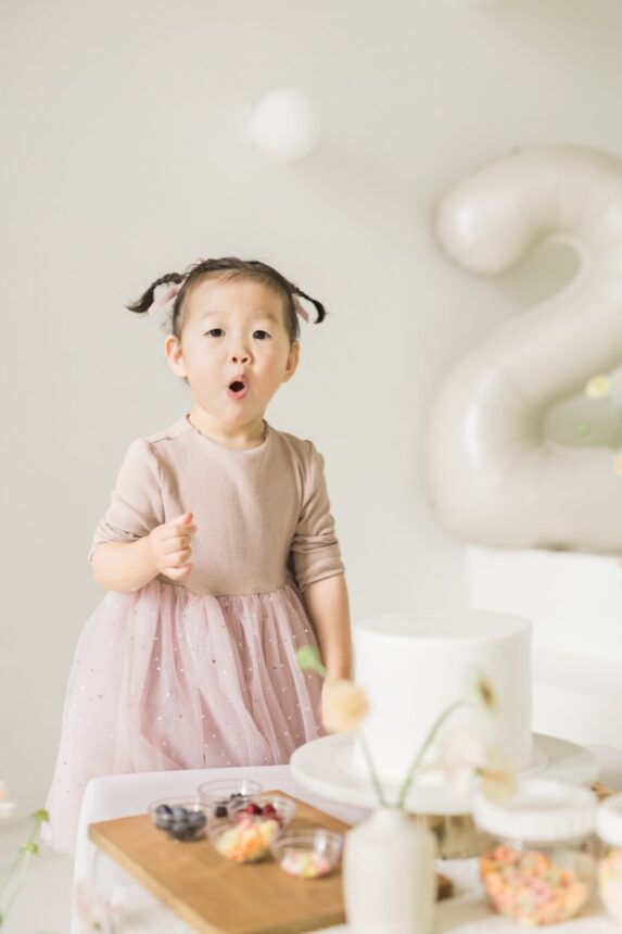 兩歲寶寶、兩歲女寶寫真、兩歲生日寫真、媽咪與女寶寫真、親子寫真、台中親子攝影、蛋糕親子互動、自然親子攝影、親子攝錄影、台中親子攝影推薦