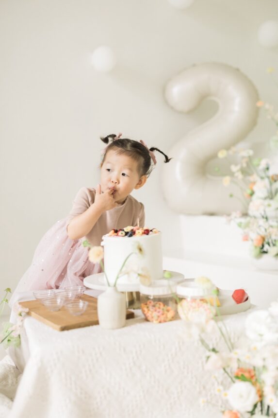 兩歲寶寶、兩歲女寶寫真、兩歲生日寫真、媽咪與女寶寫真、親子寫真、台中親子攝影、蛋糕親子互動