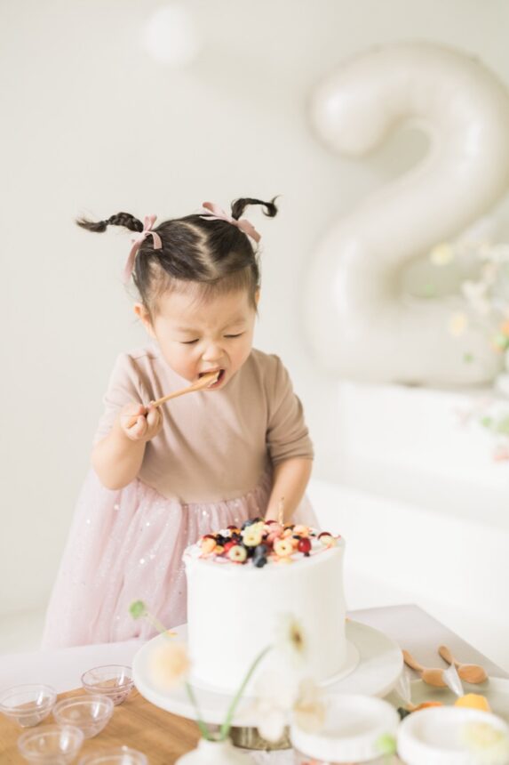 兩歲寶寶、兩歲女寶寫真、兩歲生日寫真、媽咪與女寶寫真、親子寫真、台中親子攝影、蛋糕親子互動