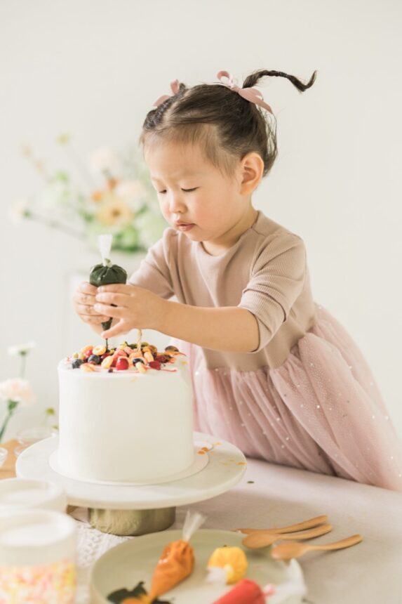 兩歲寶寶、兩歲女寶寫真、兩歲生日寫真、媽咪與女寶寫真、親子寫真、台中親子攝影、蛋糕親子互動