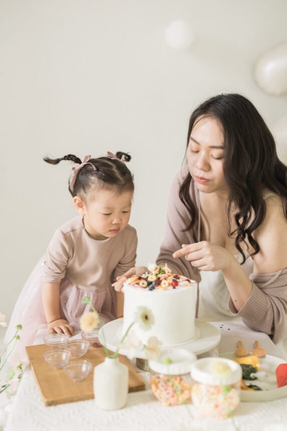 兩歲寶寶、兩歲女寶寫真、兩歲生日寫真、媽咪與女寶寫真、親子寫真、台中親子攝影、蛋糕親子互動